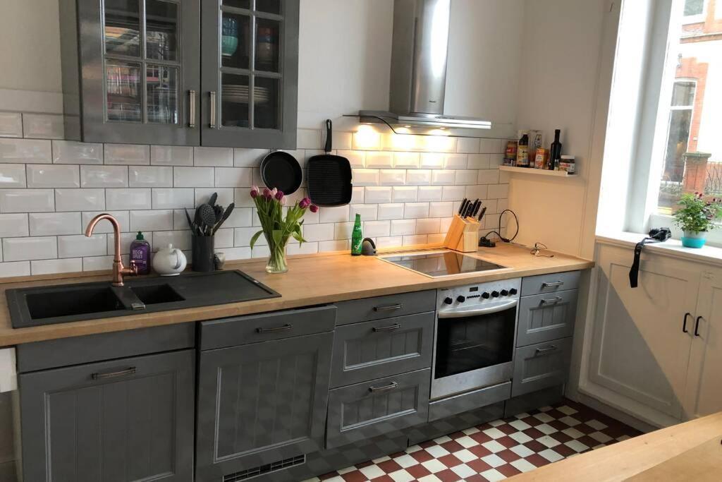 Grosszuegige 185M2-Altbauwohnung In Bestlage 7Zimmer-2Baeder-2Kuechen-2Wcs Amburgo Esterno foto