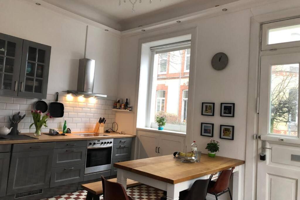 Grosszuegige 185M2-Altbauwohnung In Bestlage 7Zimmer-2Baeder-2Kuechen-2Wcs Amburgo Esterno foto