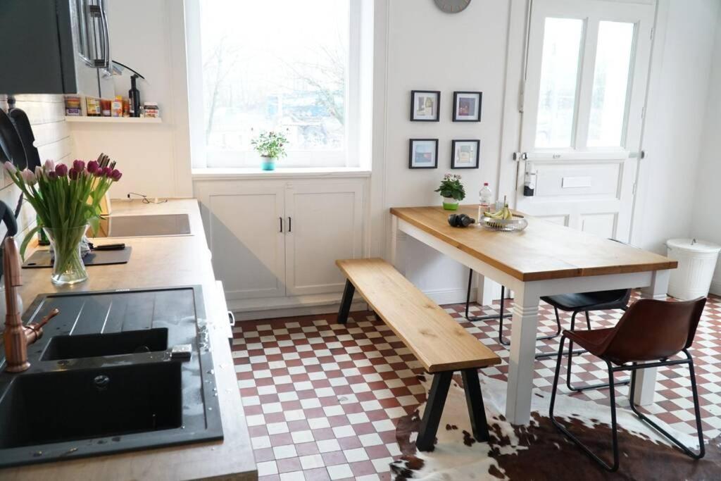 Grosszuegige 185M2-Altbauwohnung In Bestlage 7Zimmer-2Baeder-2Kuechen-2Wcs Amburgo Esterno foto