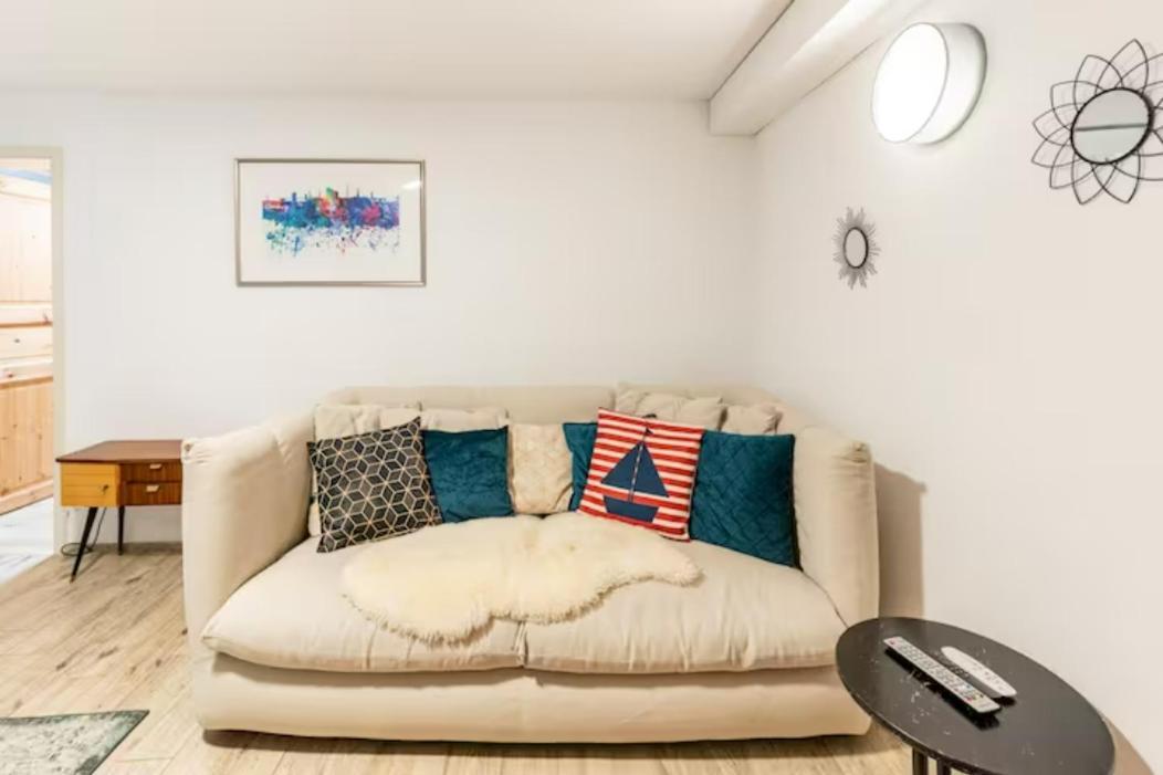 Grosszuegige 185M2-Altbauwohnung In Bestlage 7Zimmer-2Baeder-2Kuechen-2Wcs Amburgo Esterno foto