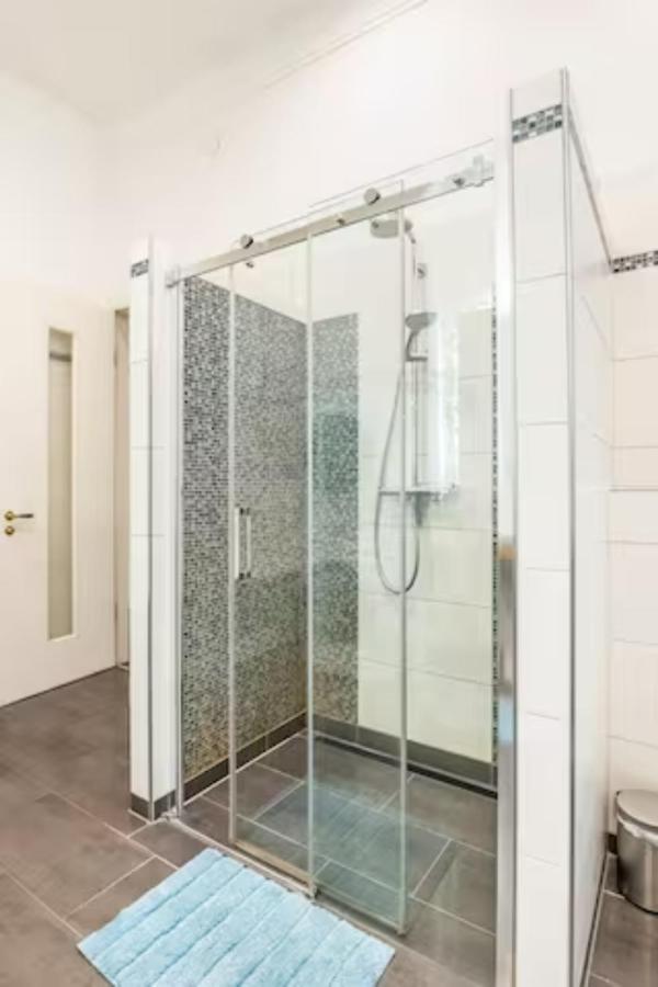 Grosszuegige 185M2-Altbauwohnung In Bestlage 7Zimmer-2Baeder-2Kuechen-2Wcs Amburgo Esterno foto