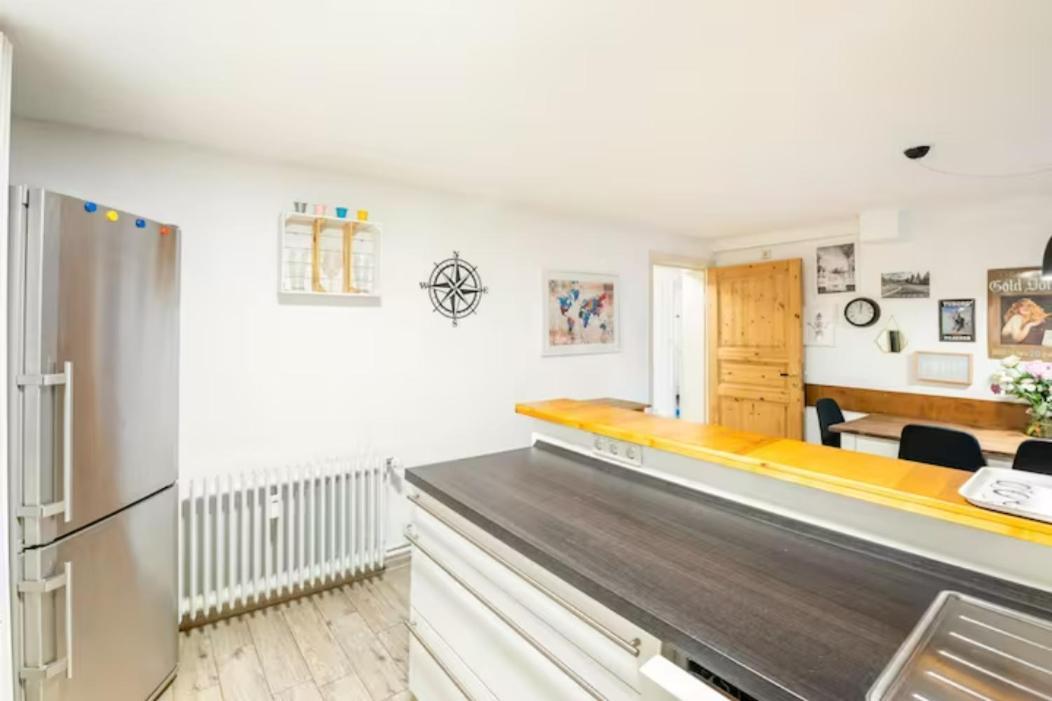 Grosszuegige 185M2-Altbauwohnung In Bestlage 7Zimmer-2Baeder-2Kuechen-2Wcs Amburgo Esterno foto