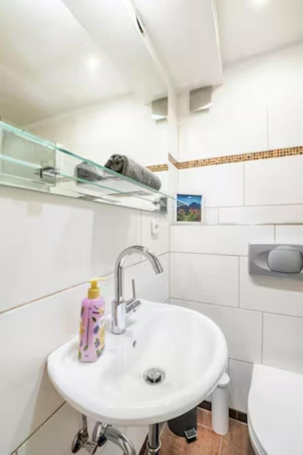 Grosszuegige 185M2-Altbauwohnung In Bestlage 7Zimmer-2Baeder-2Kuechen-2Wcs Amburgo Esterno foto